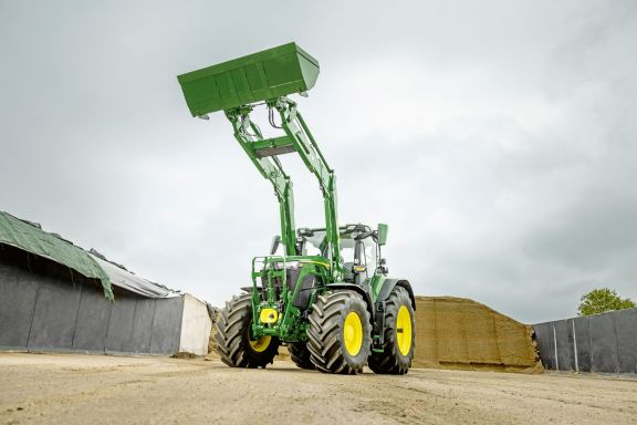 John Deere Introduces New 665R and 685R Front Loaders for Large 6R Tractors