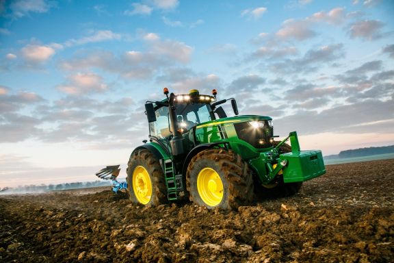 JD Telematics Now Standard on 6R Series