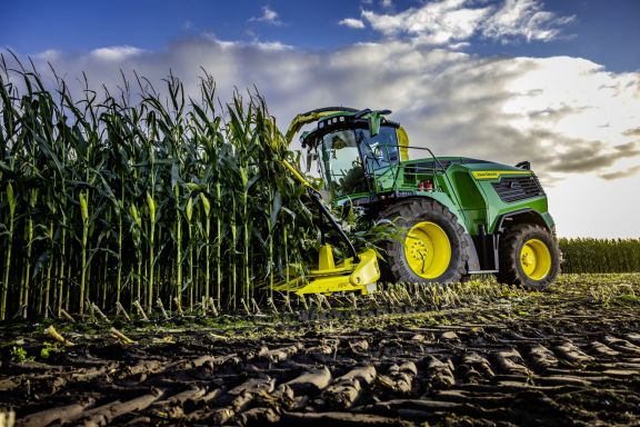 Unveiling the New John Deere F8 & F9 Forage Harvesters