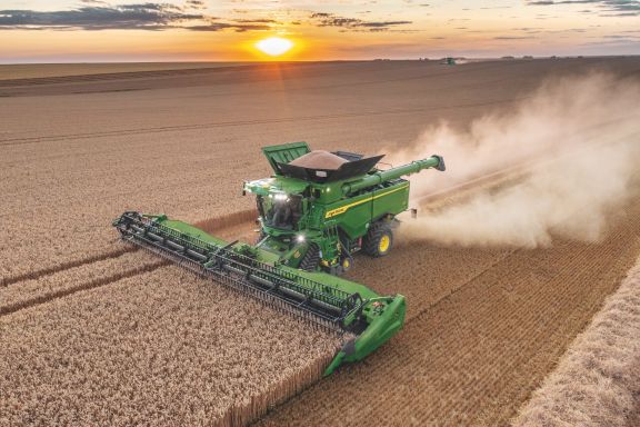 John Deere Introduces New S7 Combines 