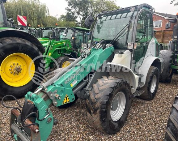 Choosing the Right Telehandler: A Buyer's Guide