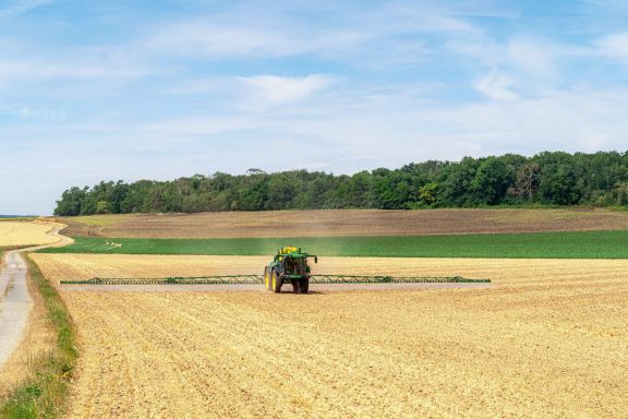 John Deere Expands 500R Sprayer Range with Larger Tank Capacity and Advanced Boom Technology 