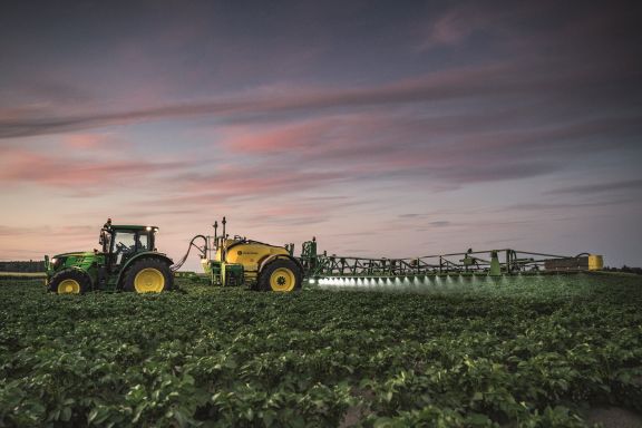 John Deere Introduces the New R700i Sprayer Range 