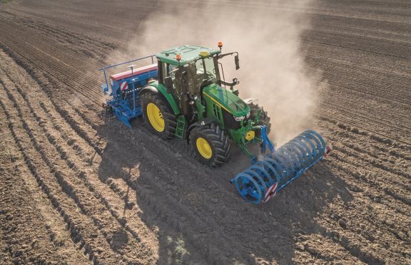 6M Tractors Go Stepless