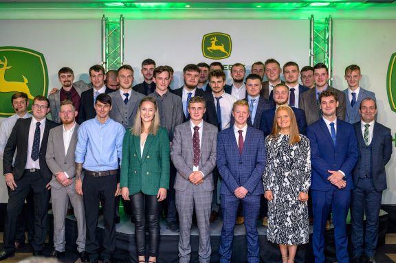 ​Young John Deere Apprentices Graduate as Programme Celebrates 30 Years