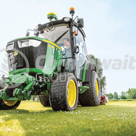John Deere 3046R