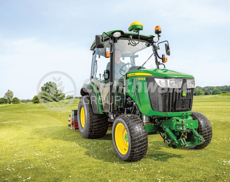 John Deere 3046R