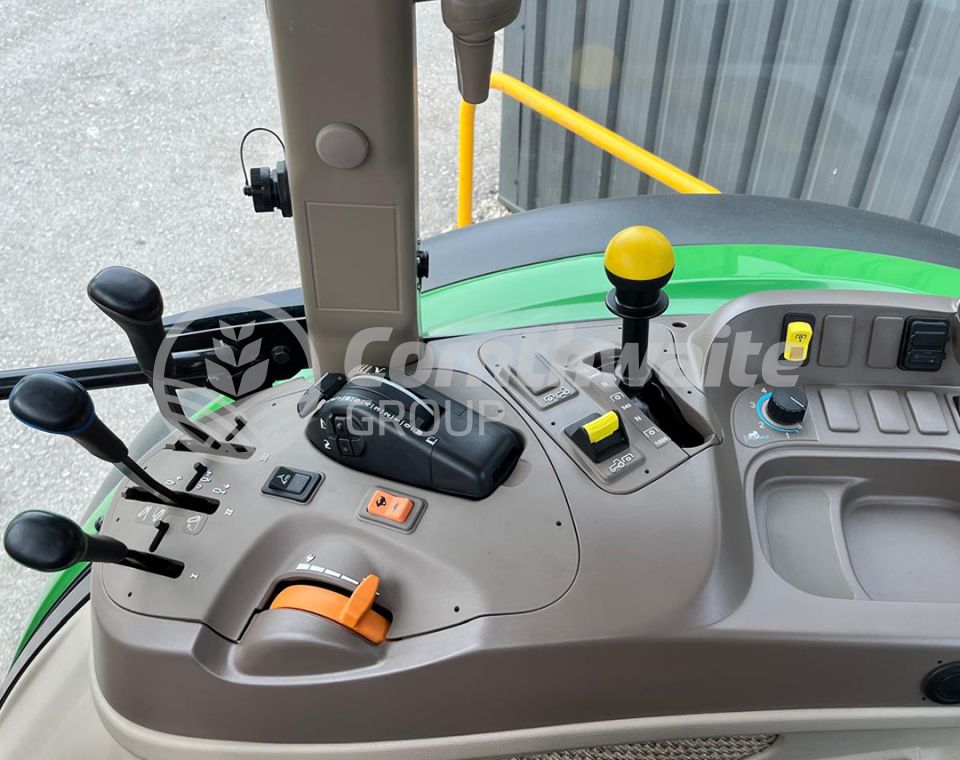 John Deere 5130M