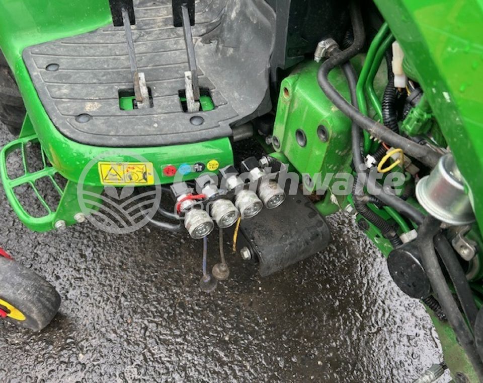 John Deere 3039R