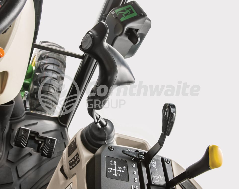 John Deere 3046R