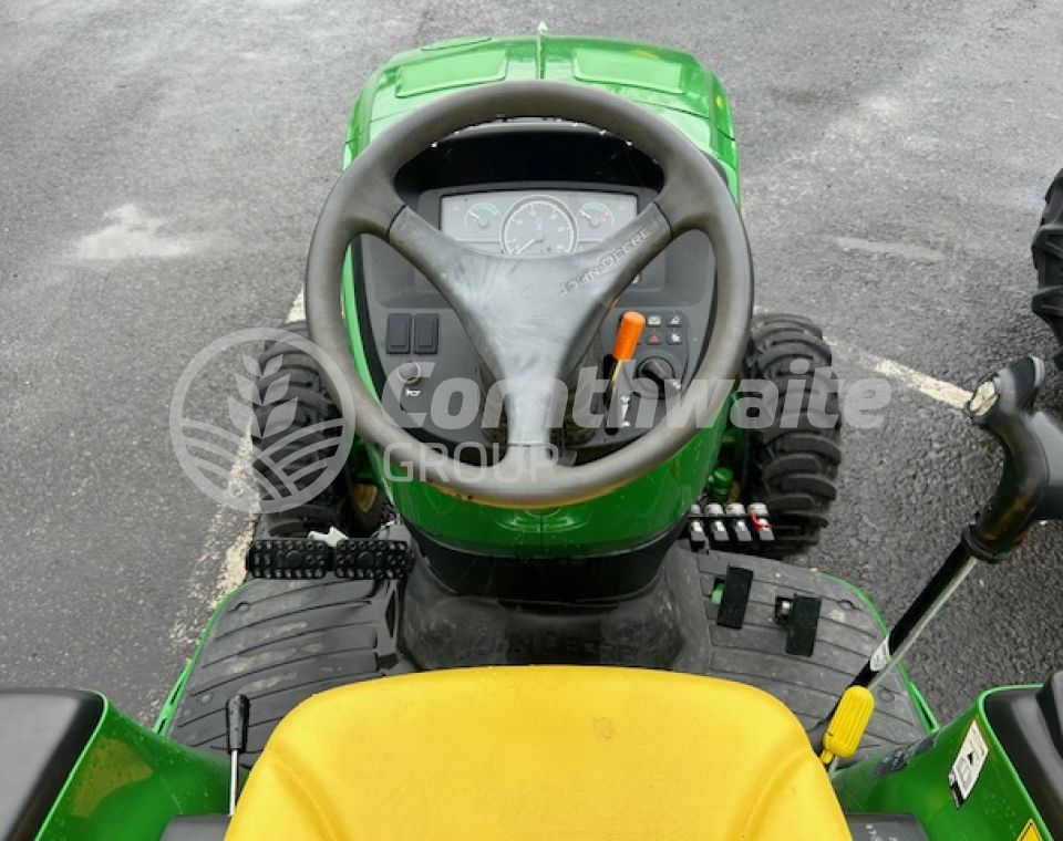 John Deere 3039R