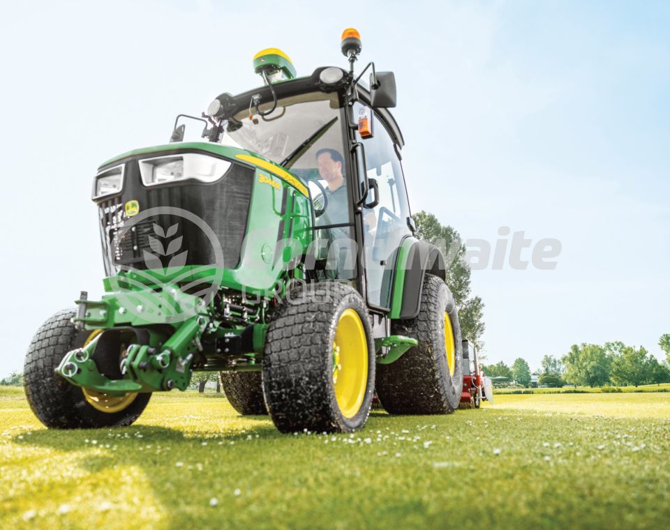 John Deere 3046R