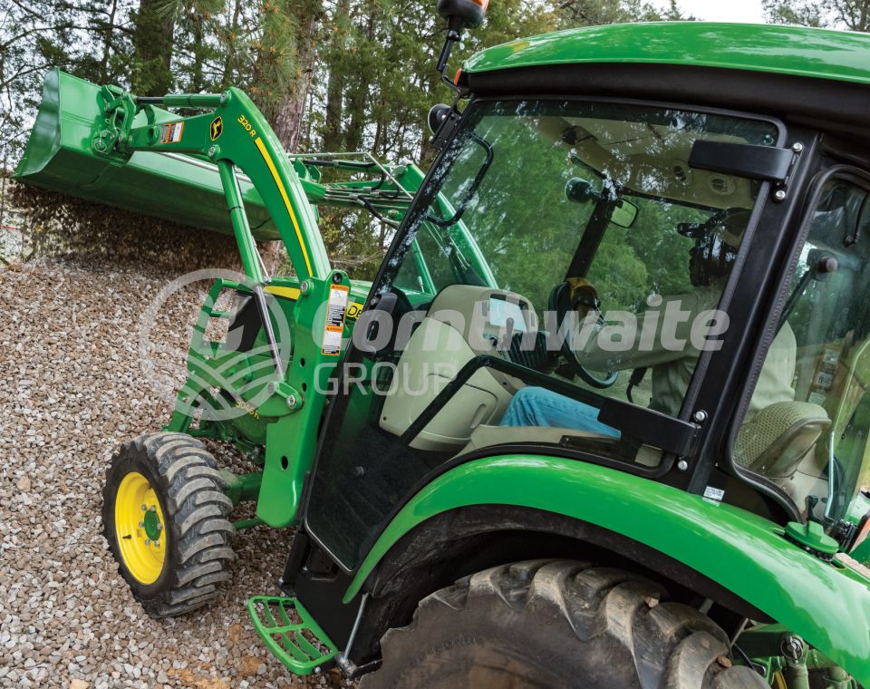 John Deere 3046R