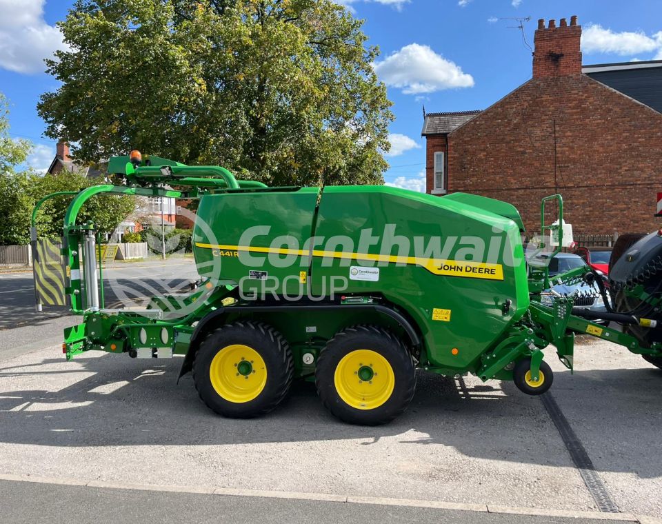 John Deere C441R