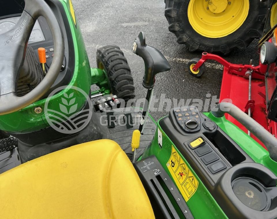 John Deere 3039R