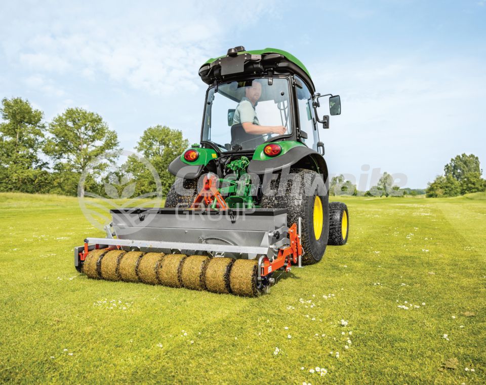 John Deere 3046R