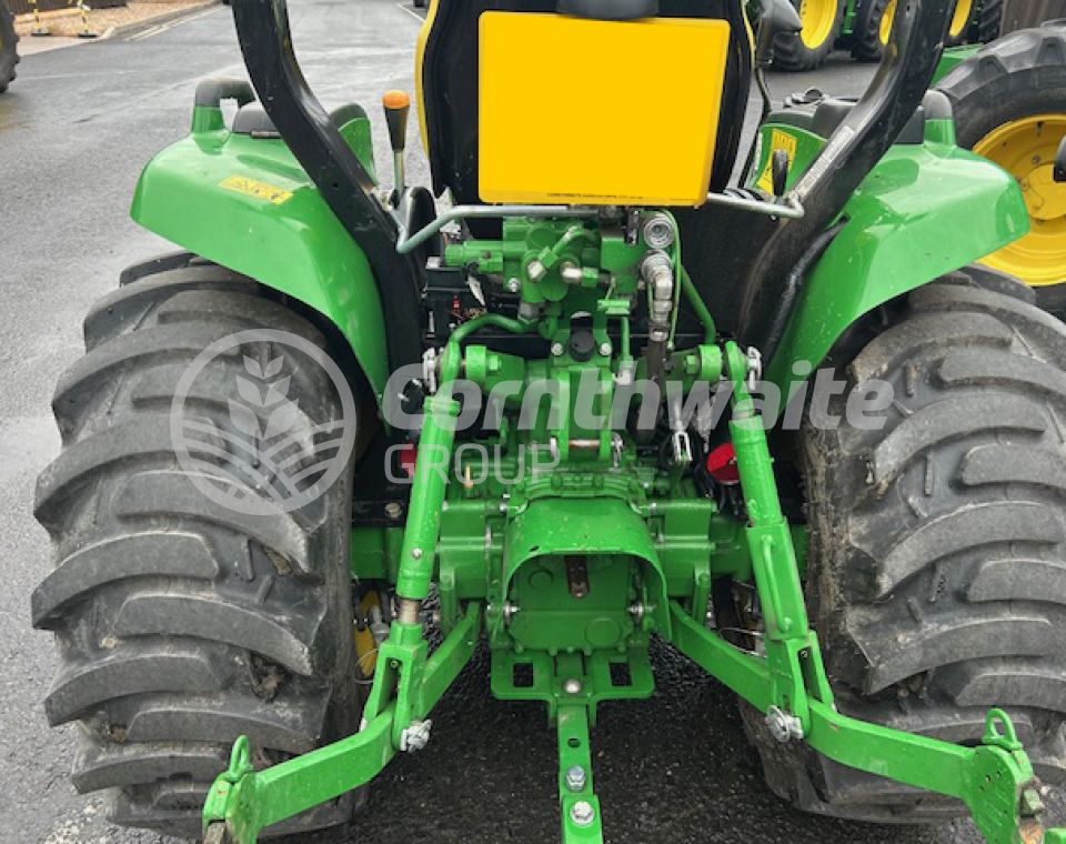 John Deere 3039R