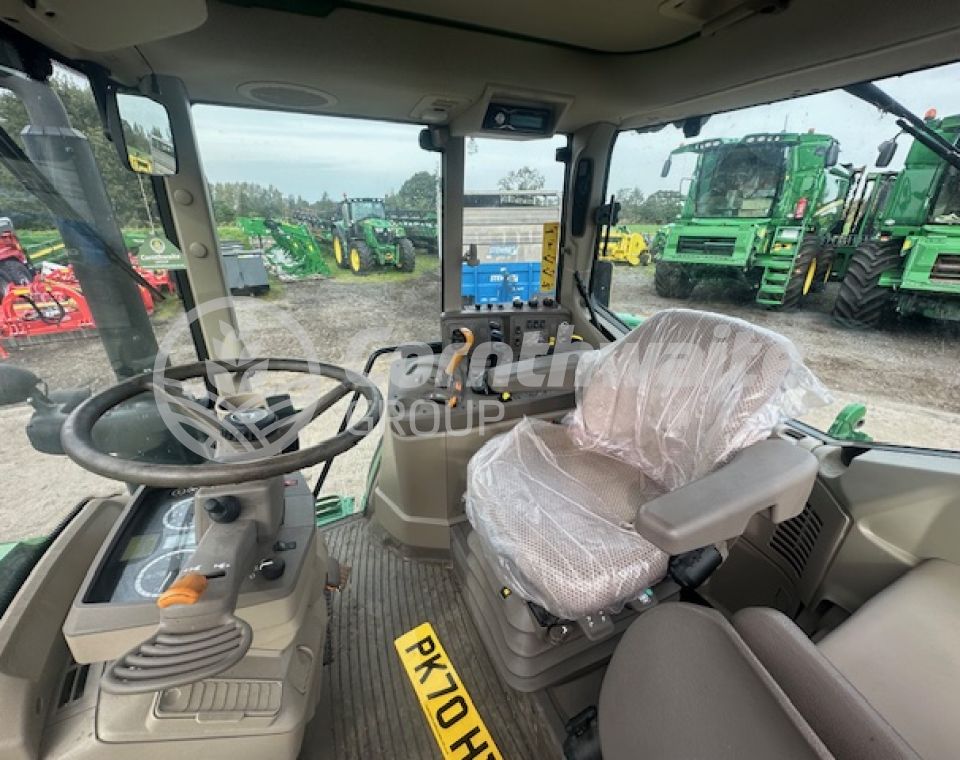 John Deere 6120M