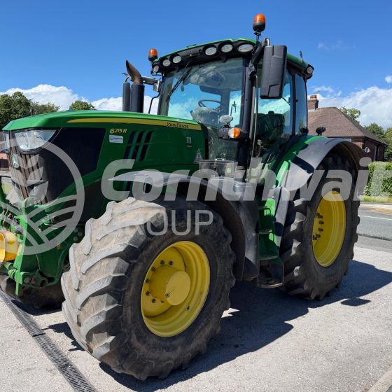 John Deere 6215R