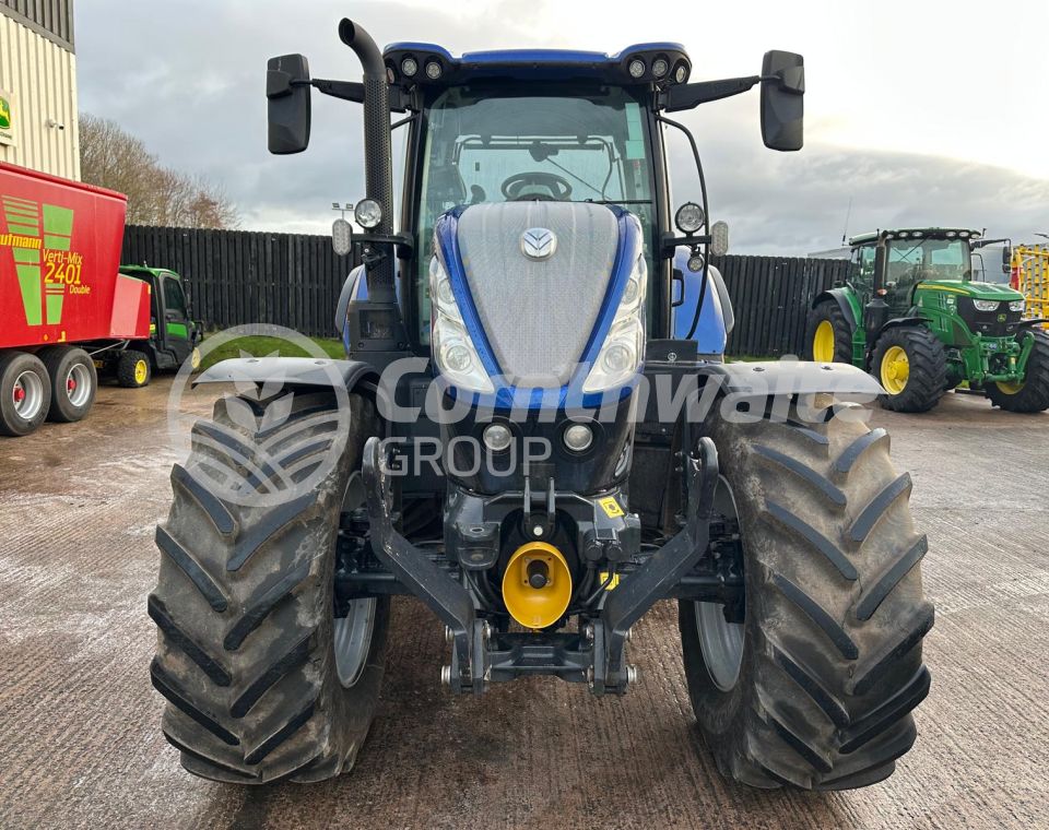 New Holland T7 225