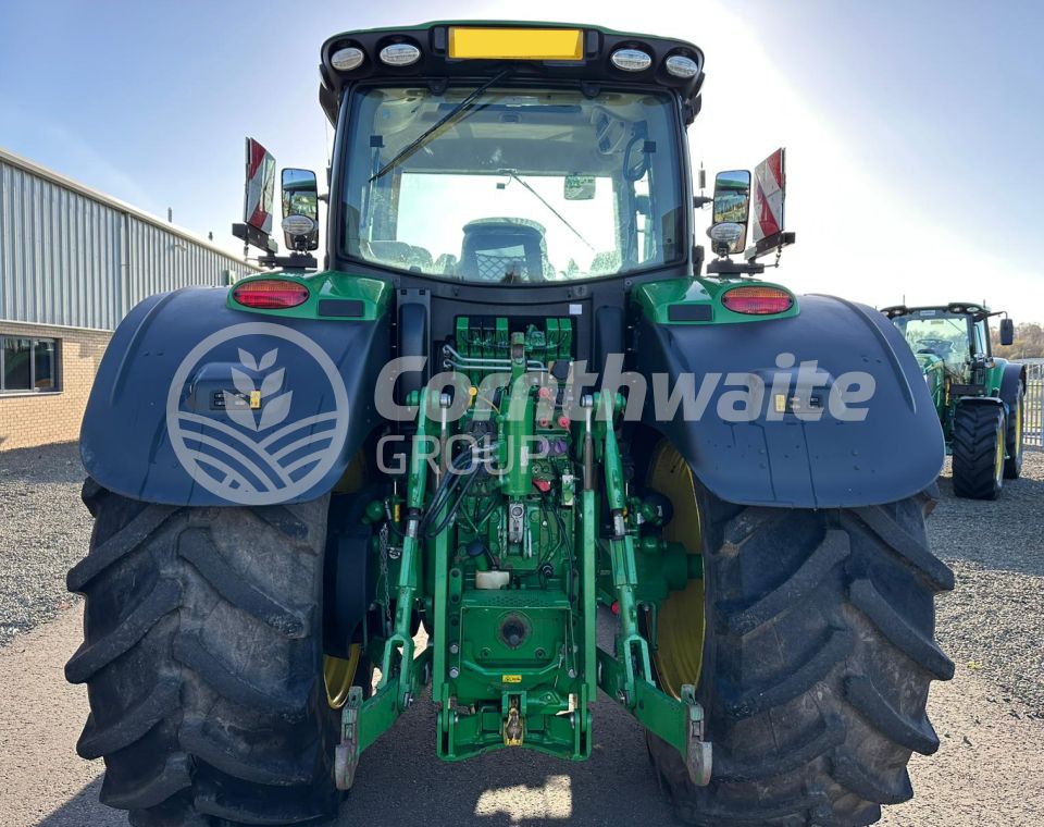 John Deere 6215R
