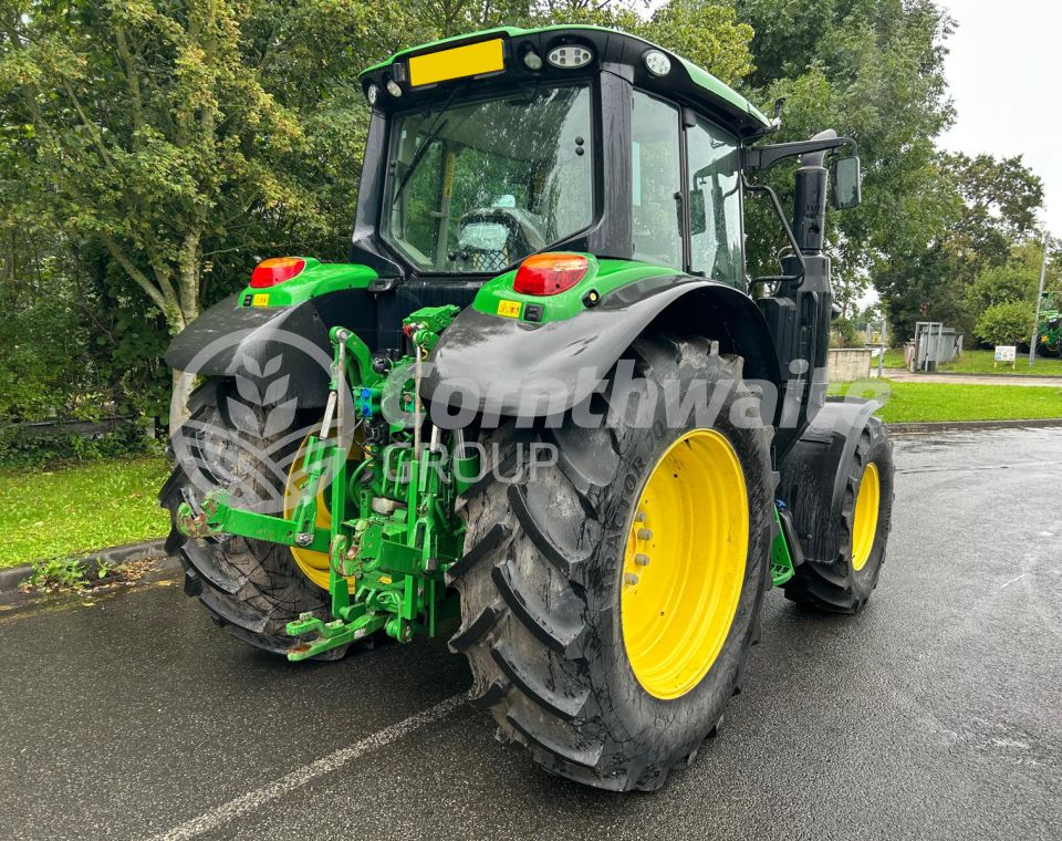 John Deere 6120M
