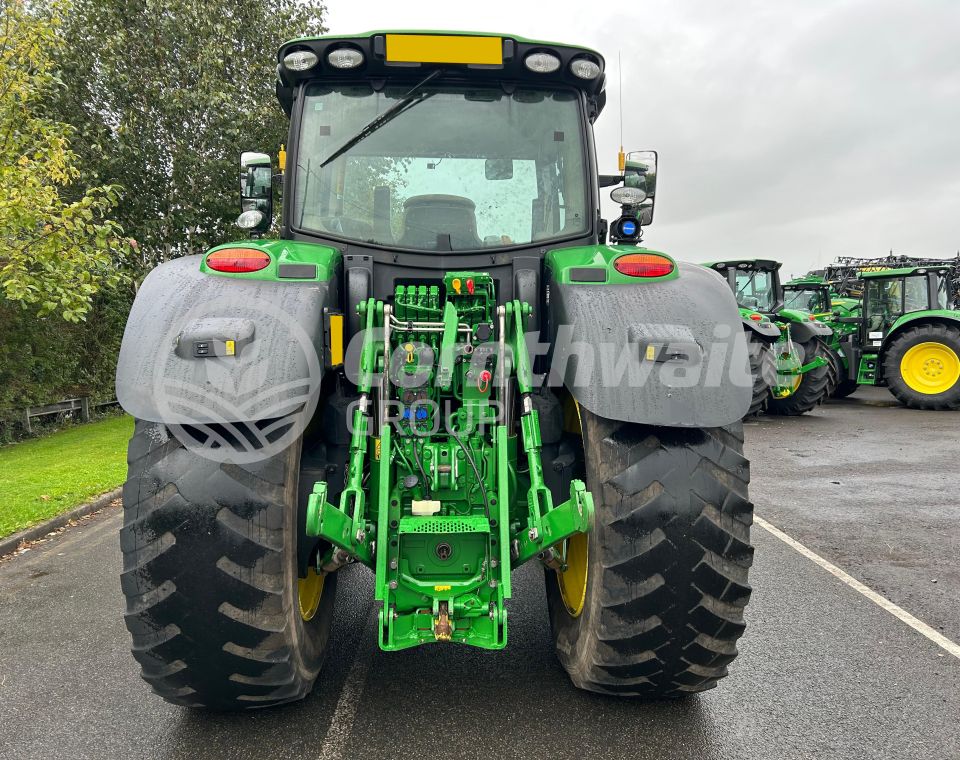John Deere 6R 215