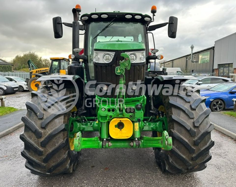 John Deere 6215R