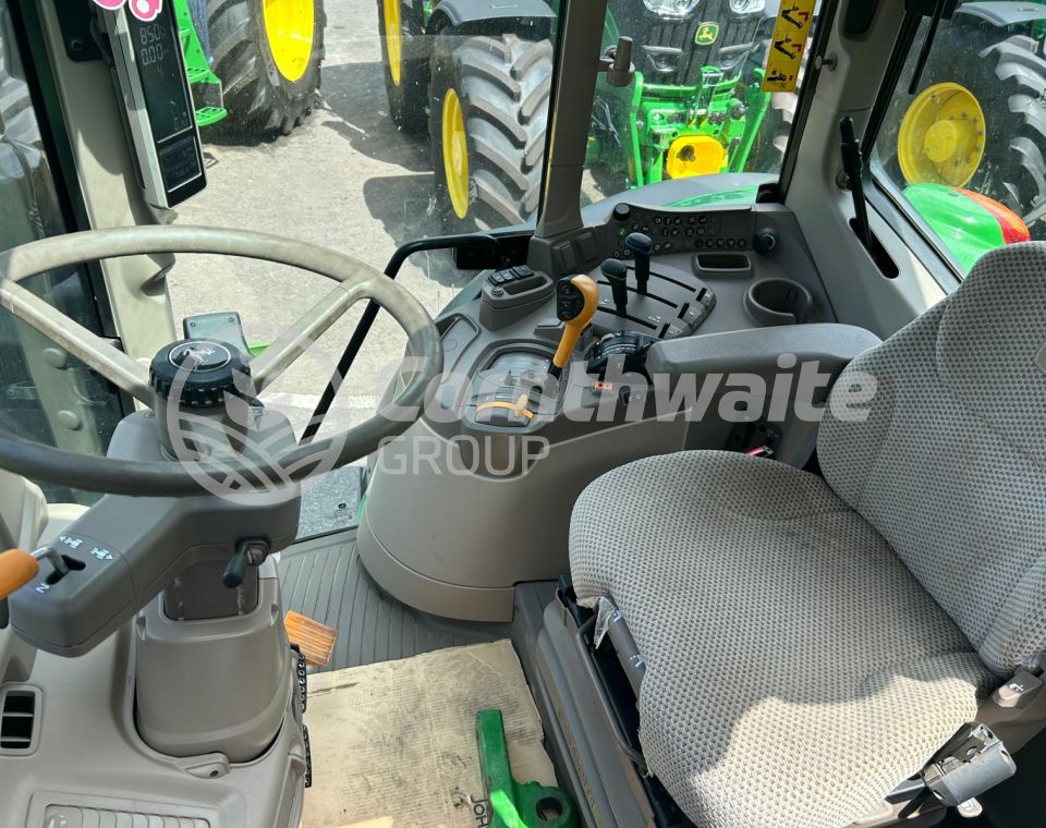 John Deere 6120M