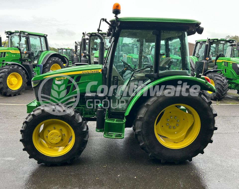 John Deere 5075E
