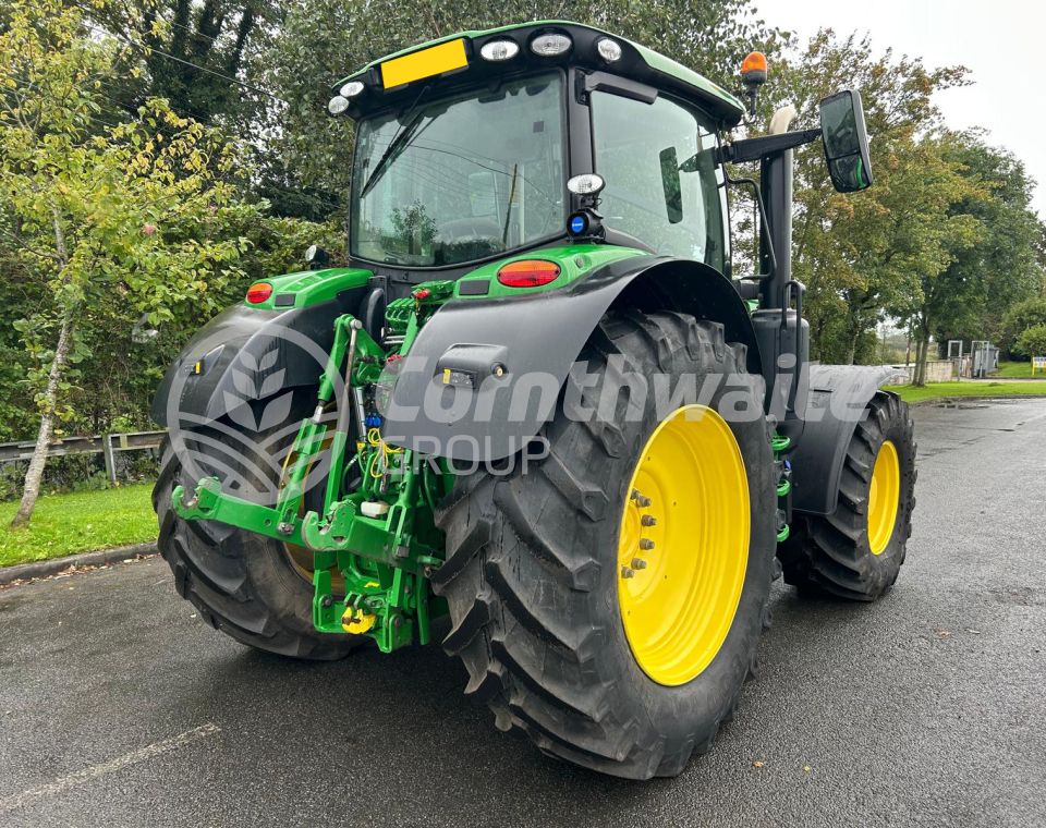 John Deere 6R 215