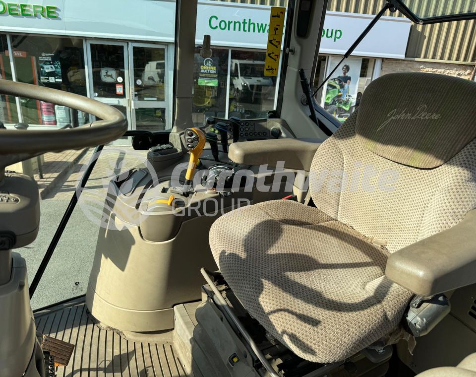 John Deere 6120M