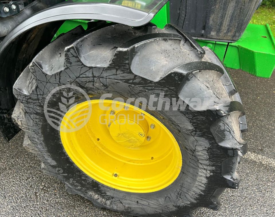 John Deere 6120M