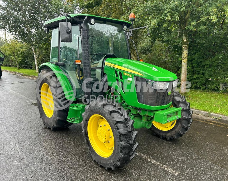 John Deere 5075E