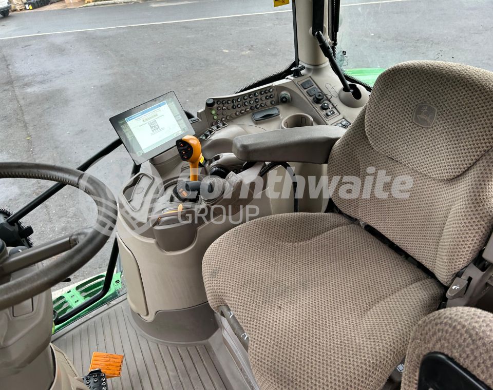 John Deere 6R 215