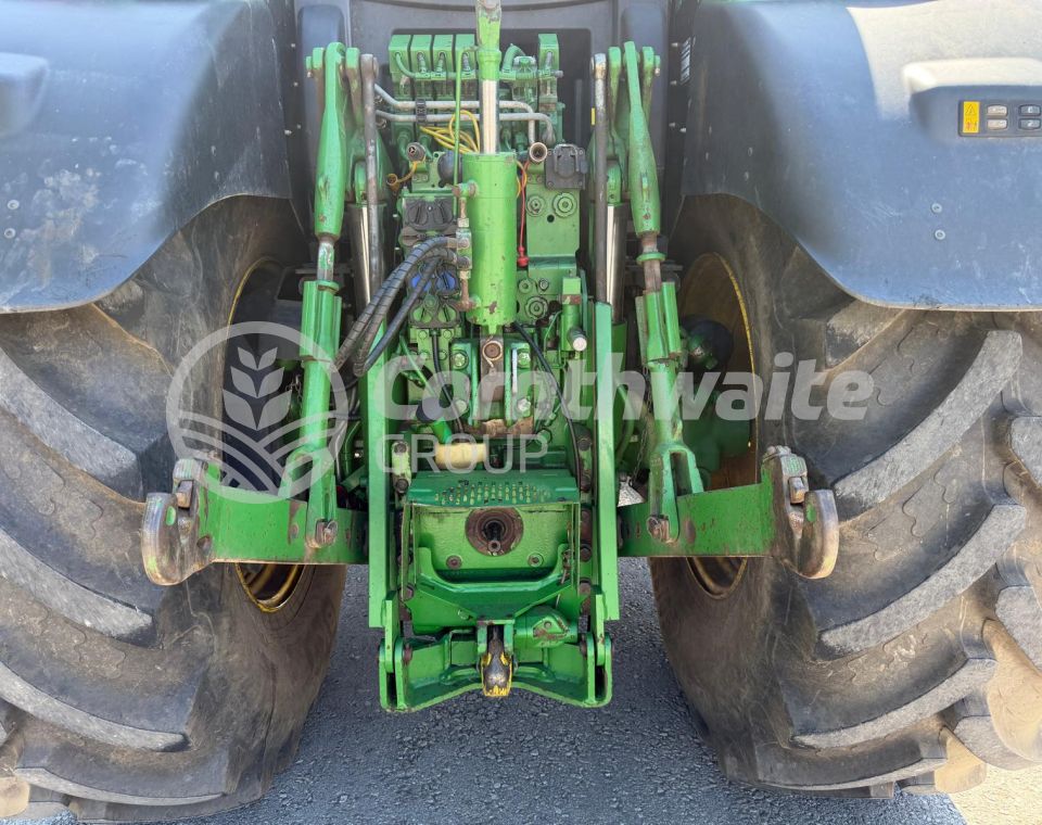 John Deere 6215R