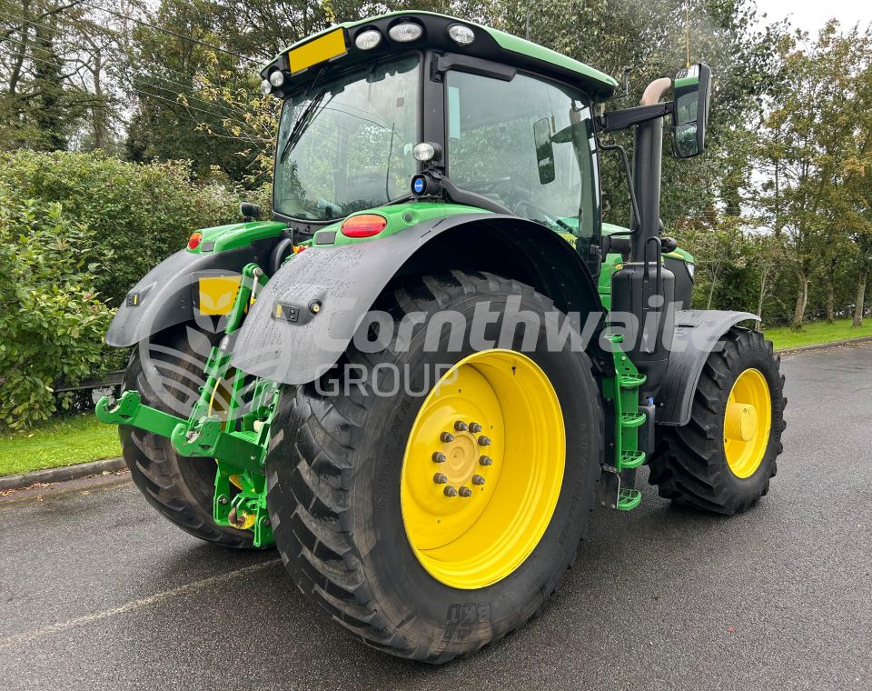 John Deere 6R 215