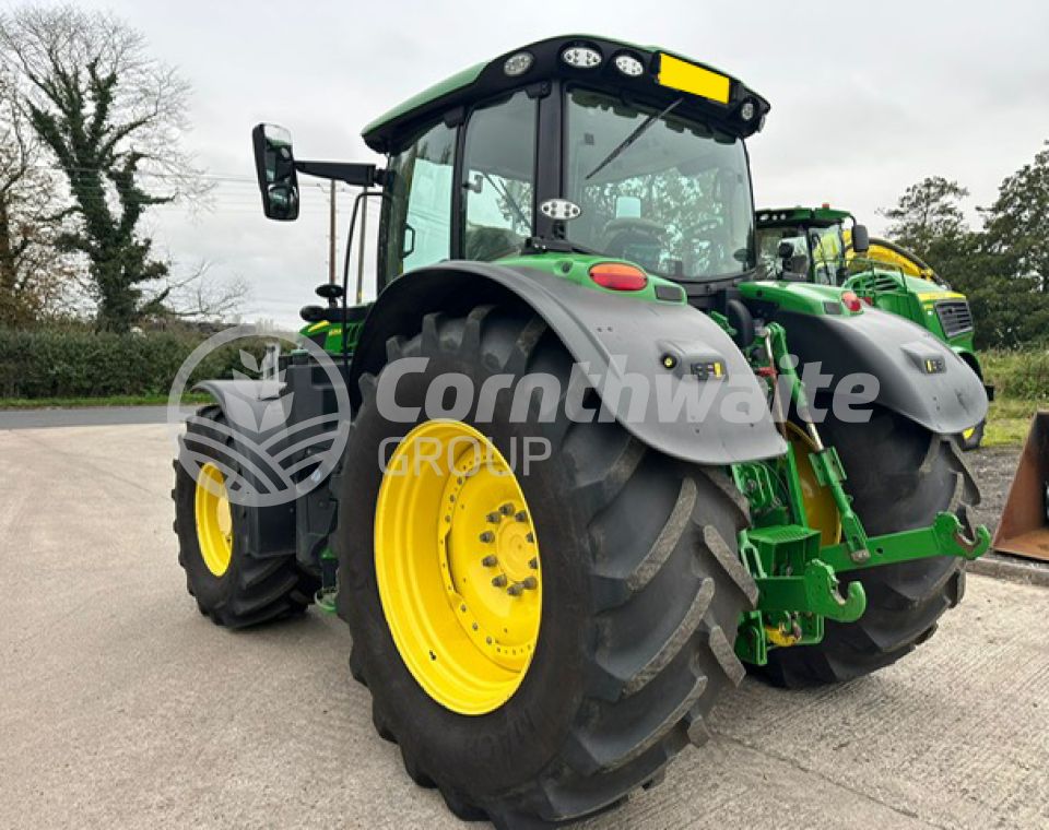 John Deere 6215R