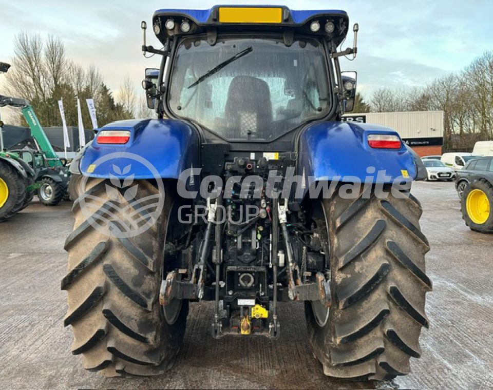 New Holland T7 225