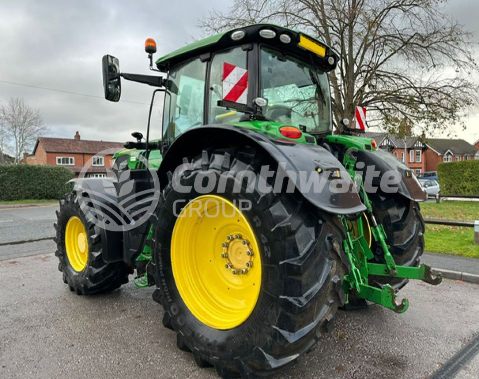John Deere 6215R