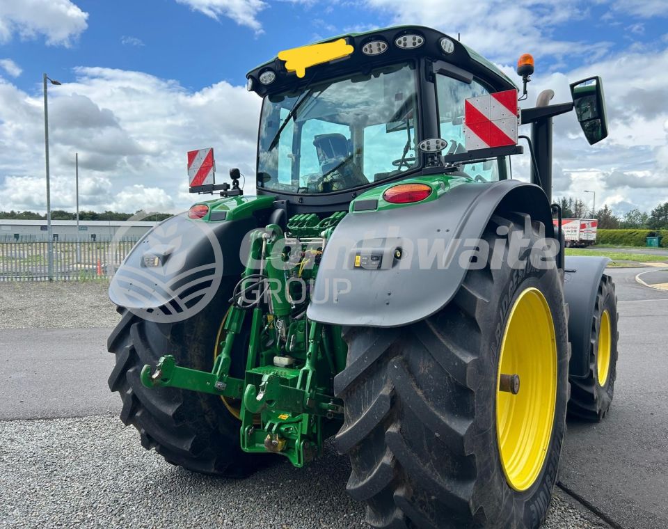 John Deere 6R 215