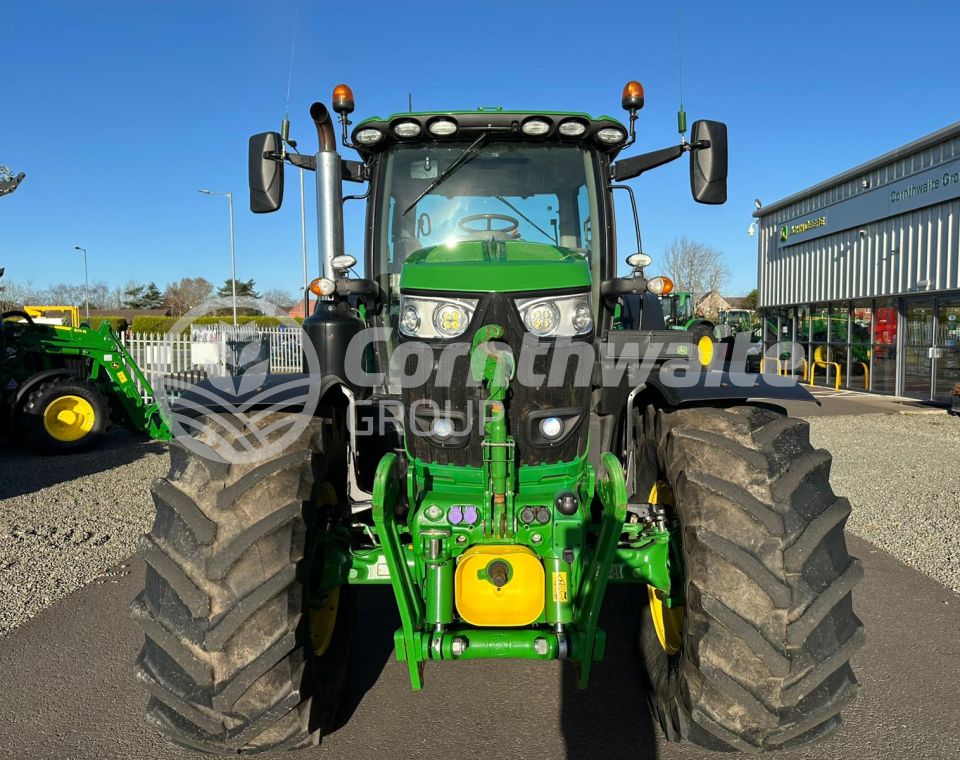 John Deere 6215R