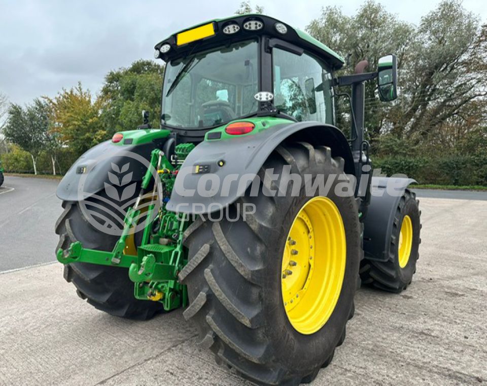 John Deere 6215R