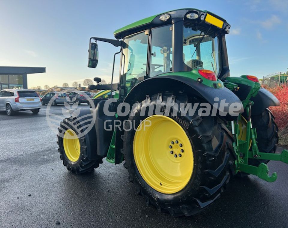 John Deere 6110M