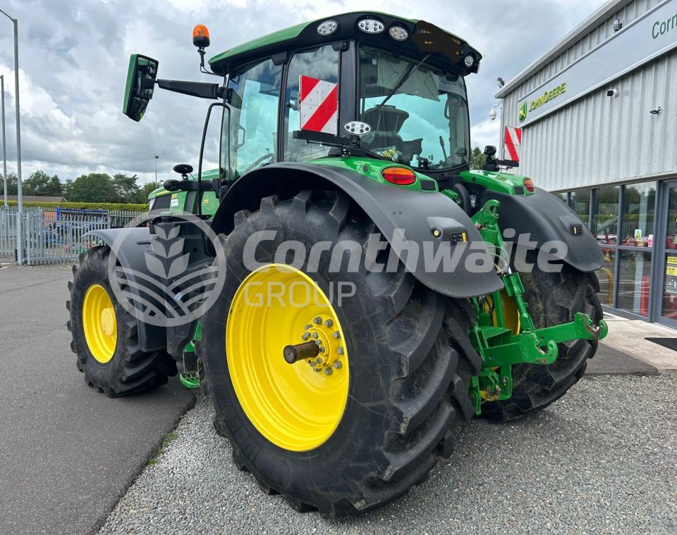John Deere 6R 215