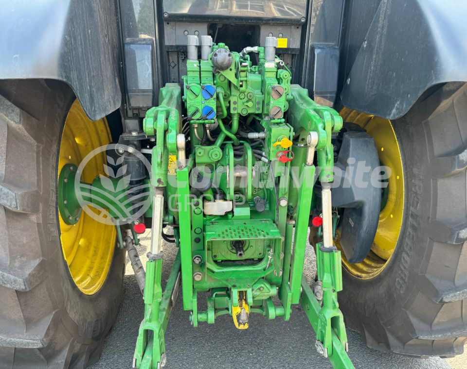 John Deere 6120M