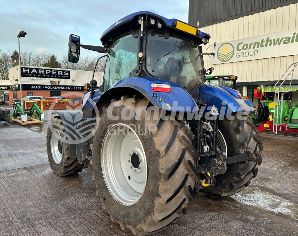 New Holland T7 225