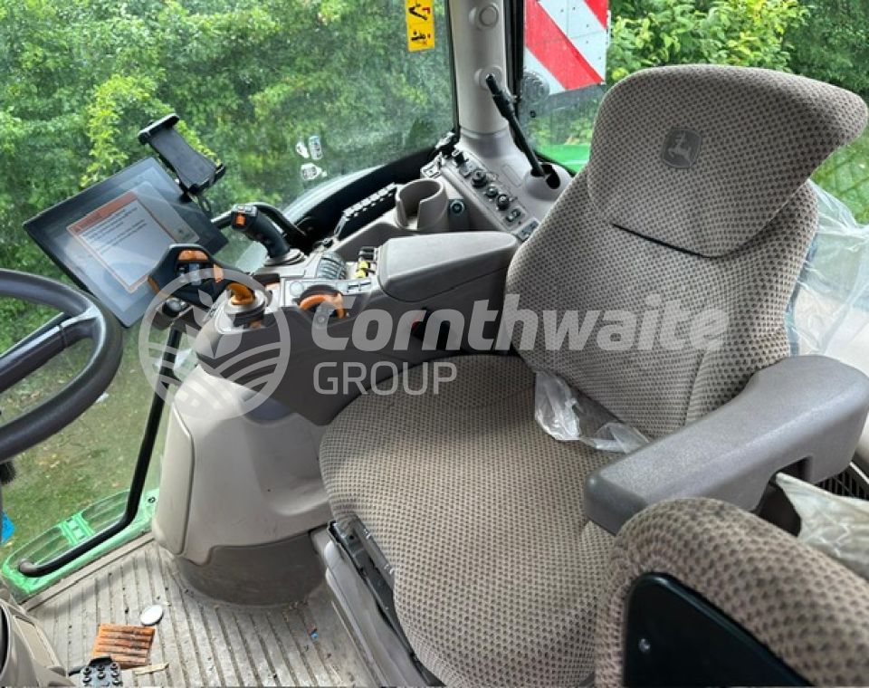 John Deere 6R 215