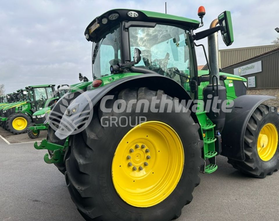John Deere 6R 215