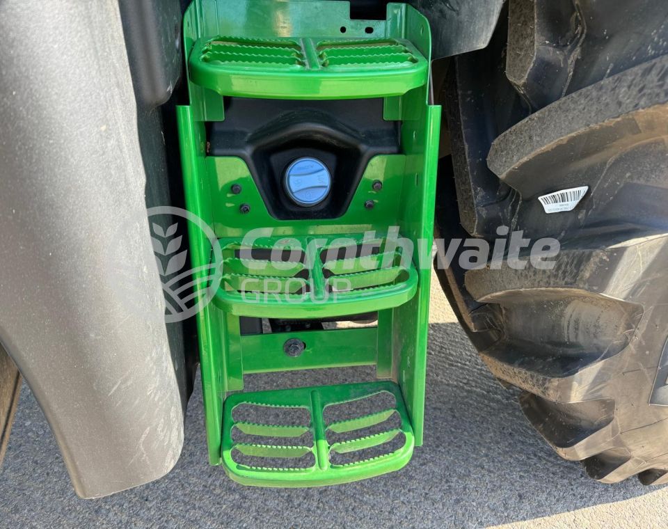 John Deere 6120M